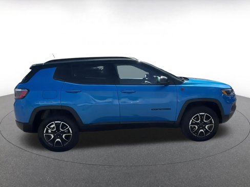 Used 2025 Jeep Compass Trailhawk image 14