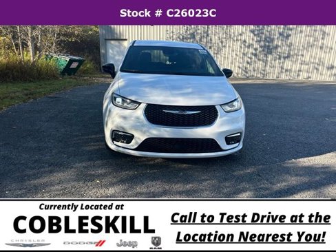 New 2026 Chrysler Pacifica Select image 2