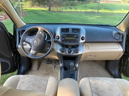 Used 2012 Toyota RAV4 FWD V6 image 7