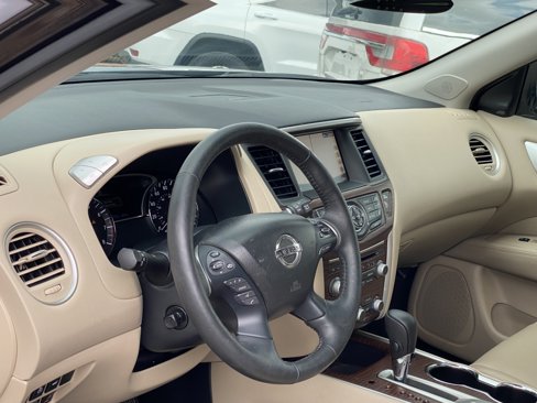 Used 2019 Nissan Pathfinder Platinum image 12