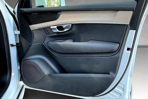 Certified 2025 Volvo XC90 B6 Plus w/ Protection Package image 23