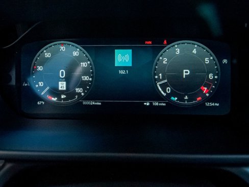 New 2024 Land Rover Defender 90 X-Dynamic SE image 9