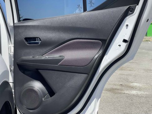 Used 2018 Nissan Kicks SV image 28