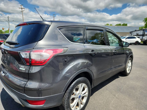 Used 2017 Ford Escape SE image 7