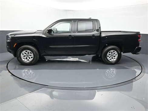 Used 2024 Nissan Frontier SV image 2