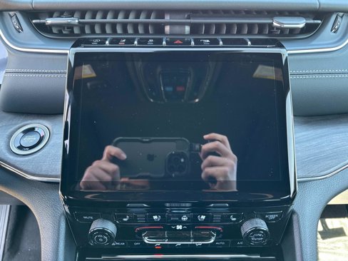 New 2025 Jeep Grand Cherokee Overland w/ Luxury Tech Group IV image 22