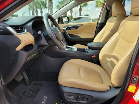 Certified 2021 Toyota RAV4 XLE Premium image 14