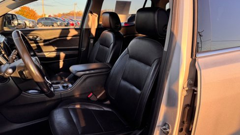 Used 2019 GMC Acadia SLT w/ LPO, Cargo Package image 20