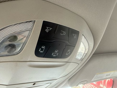 Used 2022 Chrysler Voyager LX image 23