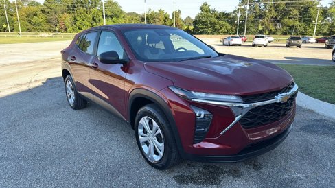 Used 2025 Chevrolet Trax LS image 3
