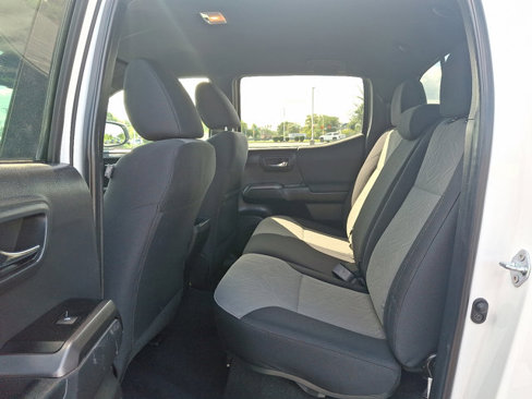 Used 2022 Toyota Tacoma TRD Off-Road image 10