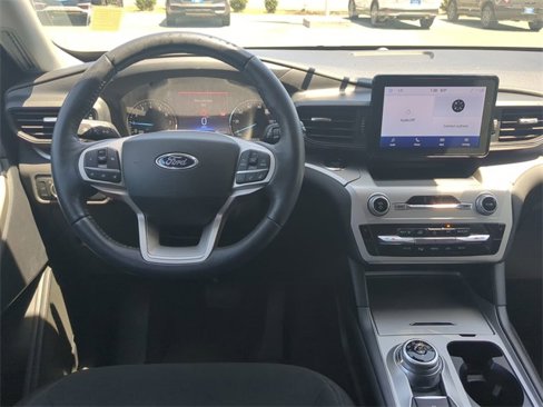 Used 2022 Ford Explorer XLT image 8