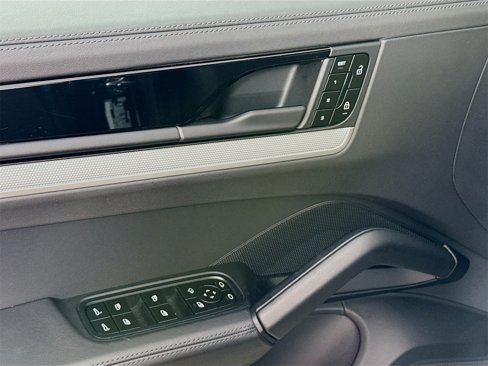 Used 2024 Porsche Cayenne image 14