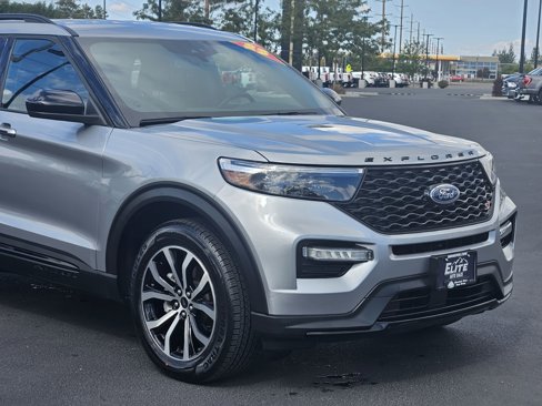 Used 2023 Ford Explorer ST image 4