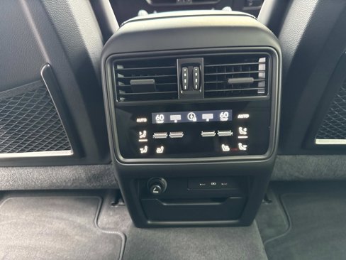 Certified 2025 Porsche Cayenne Coupe image 18