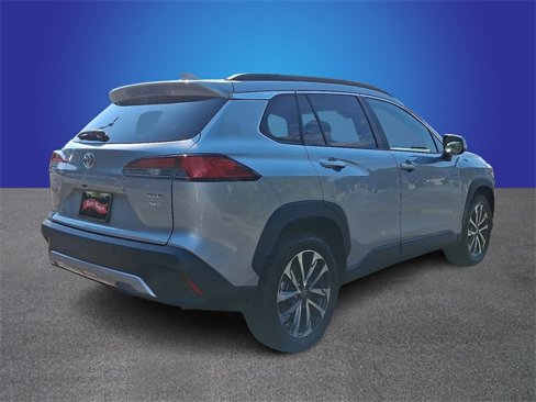 Used 2024 Toyota Corolla Cross XLE image 4