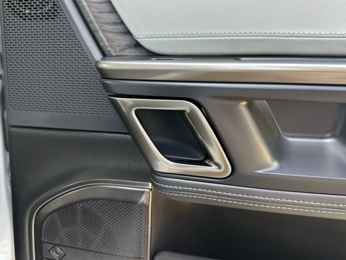 Used 2023 Rivian R1S Adventure image 32