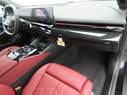 Used 2025 BMW 530i w/ Premium Package image 17