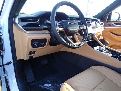 New 2025 Jeep Grand Cherokee Summit image 28
