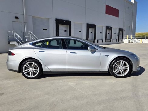Used 2013 Tesla Model S 60 image 4