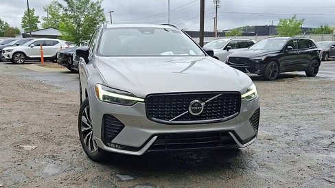 Certified 2025 Volvo XC60 B5 Plus image 9