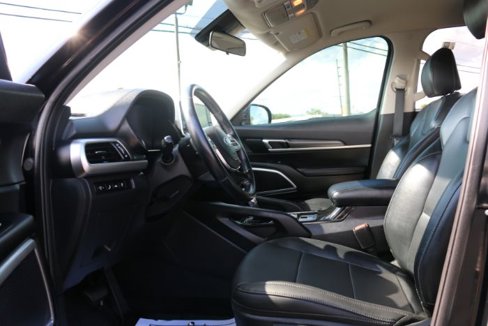 Used 2021 Kia Telluride LX image 3