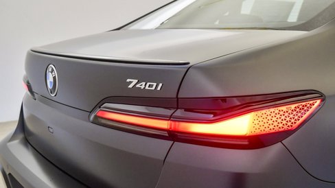 New 2026 BMW 740i w/ Premium Package image 12