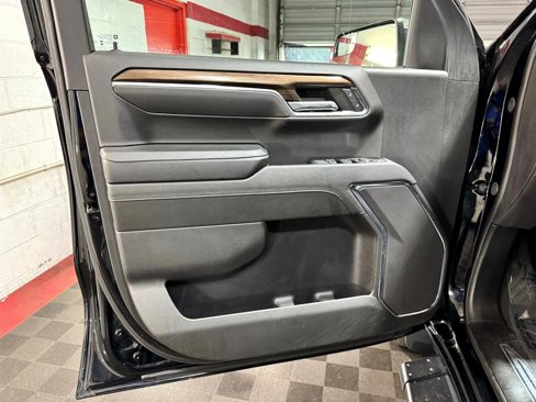 Used 2024 Chevrolet Silverado 1500 LT image 8