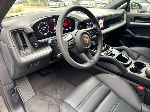 Certified 2025 Porsche Cayenne Coupe image 24