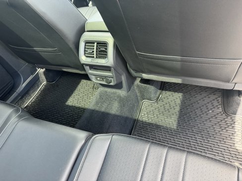 Used 2022 Volkswagen Tiguan SE R-Line image 19