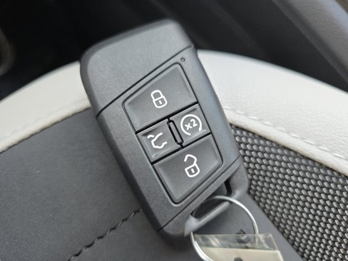 New 2025 Volkswagen Taos SE image 27