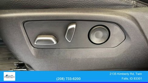 Used 2023 GMC Yukon XL Denali image 15