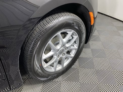 New 2025 Chrysler Voyager LX image 18