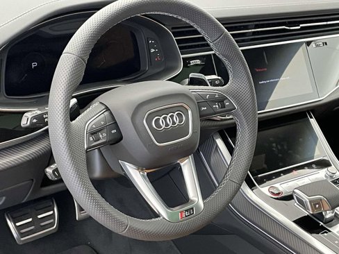 New 2025 Audi RS Q8 performance image 4