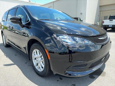 New 2025 Chrysler Voyager LX image 3