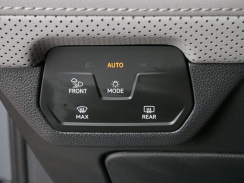 Used 2025 Volkswagen Atlas Peak Edition SE image 27