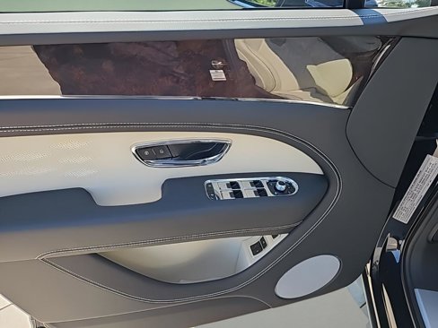 New 2024 Bentley Bentayga Extended Wheelbase image 15