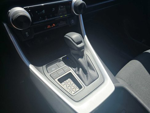 Certified 2025 Toyota RAV4 LE image 31
