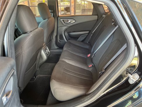 Used 2015 Chrysler 200 Limited w/ Convenience Group image 14