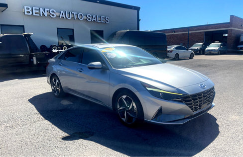 Used 2021 Hyundai Elantra SEL w/ Convenience + Premium Package image 4