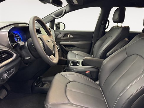 New 2026 Chrysler Pacifica Select image 6