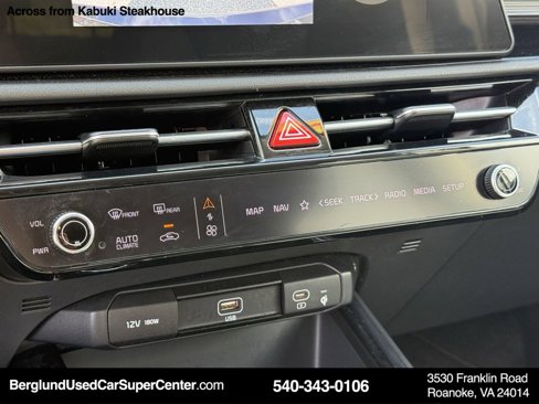 Used 2023 Kia Niro EX image 22