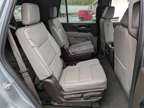 Used 2025 GMC Yukon Elevation image 25