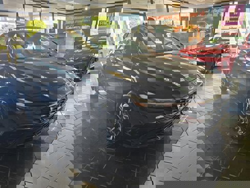 Used 2024 Hyundai Elantra Limited image 3