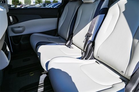 New 2026 Kia Carnival EX image 17