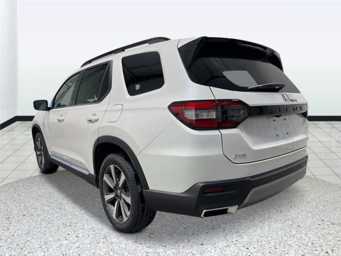 New 2025 Honda Pilot Touring image 5