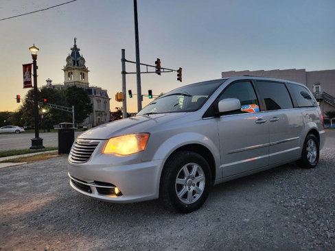 Used 2012 Chrysler Town & Country Touring w/ Entertainment Group #1 image 1