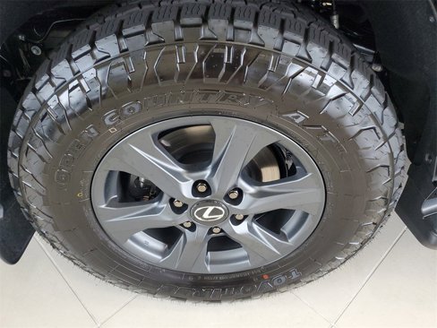 New 2025 Lexus LX 700h Overtrail image 9