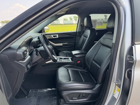 Used 2023 Ford Explorer XLT w/ Equipment Group 202A image 9
