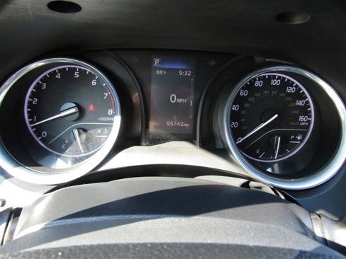 Used 2020 Toyota Camry SE image 16